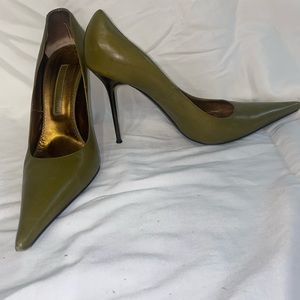 Gianmarco Lorenzi Olive green 4” stilettos. Worn in good condition
